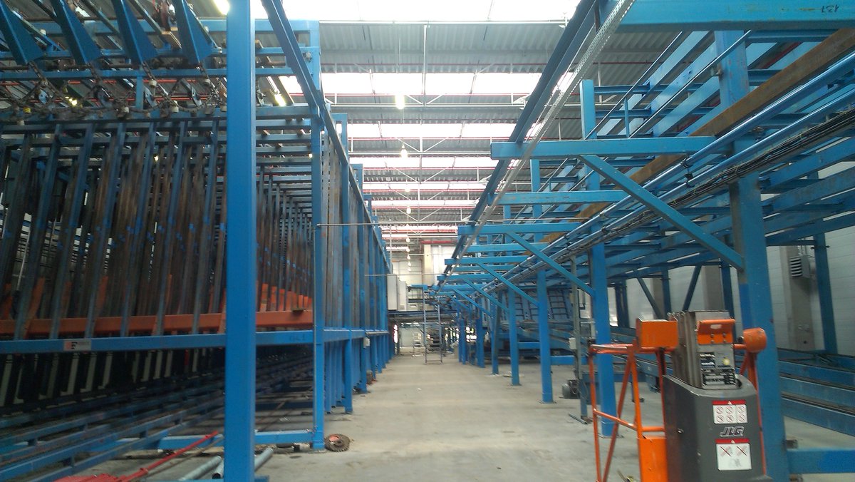 Swedaboab's tweet photo. #Throwback to assembly of a sorting line. 🪵🔗
#swedabo #swedaboab #wood #woodworking #woodmachine #woodmachining #woodmachinery #woodtechnology #woodworkingmachinery #logsorting #logsort #logsortingline #sortingline https://t.co/hsYP0phC9K