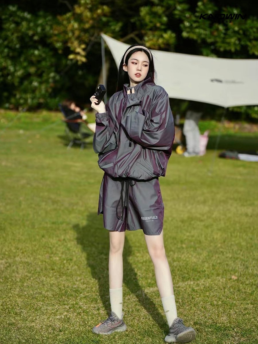 KNOWIN_LAB's tweet photo. Fresh Fear of God ESSENTIALS nylon shorts 20fw Volley
Out-of-print stock is on sale at Knowin！！！
Dazzling color never collide and super eye-catching.
3M reflective blue and purple layer in different light different angles show different colors. https://t.co/W6Zcgobu5u
