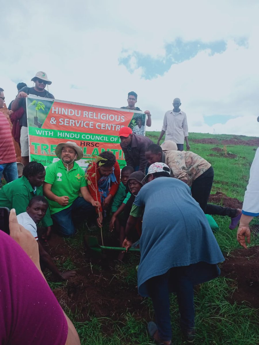 bor_rebecca's tweet photo. Yestday May 8, 2022, I joined Hindu Religion & Service Centre (HRSC) in partnership with @ChinmayaMission Seva Trust & @GreenBlueFound2 to plant 1,000 trees at #NgongForest thanks to all volunteers frm @TardaKE @latewacommbo, Maria, Kitheka @BoldGreen,@DiscoverJKUAT students https://t.co/pxxfL8BmCh
