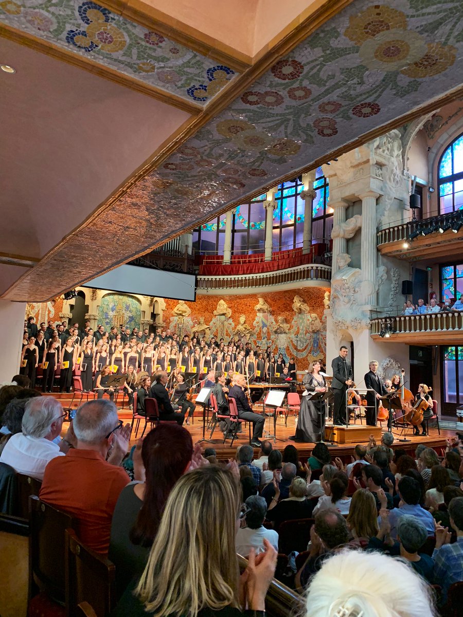 apalaut's tweet photo. Encara emocionat amb #ElMessies de @guinovartalbert. Música lluminosa i necessària, amb una orquestració brutal! Magnífics cors @amicsunio, @OCGranollers i solistes de luxe amb la nostra superba @MatheuSoprano i Toni Marsol. https://t.co/9HffSdvKI0