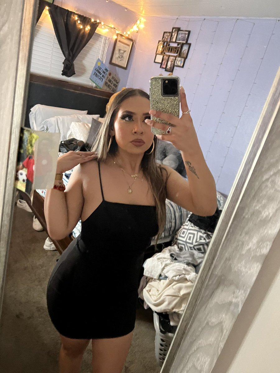 Yblrossy's tweet photo. Lemme upload these  here…. don’t mind my depression room 😎 https://t.co/rw6KLpFoTL