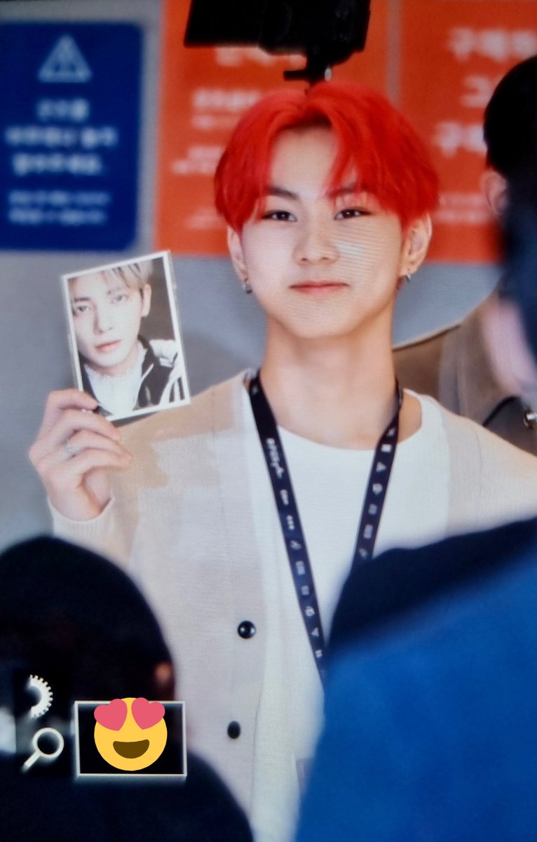 heeseungcokr's tweet photo. OMG NOW JUNGWON HOLDING TAEHYUN D'FESTA POSTCARD https://t.co/83cRbLnfMH
