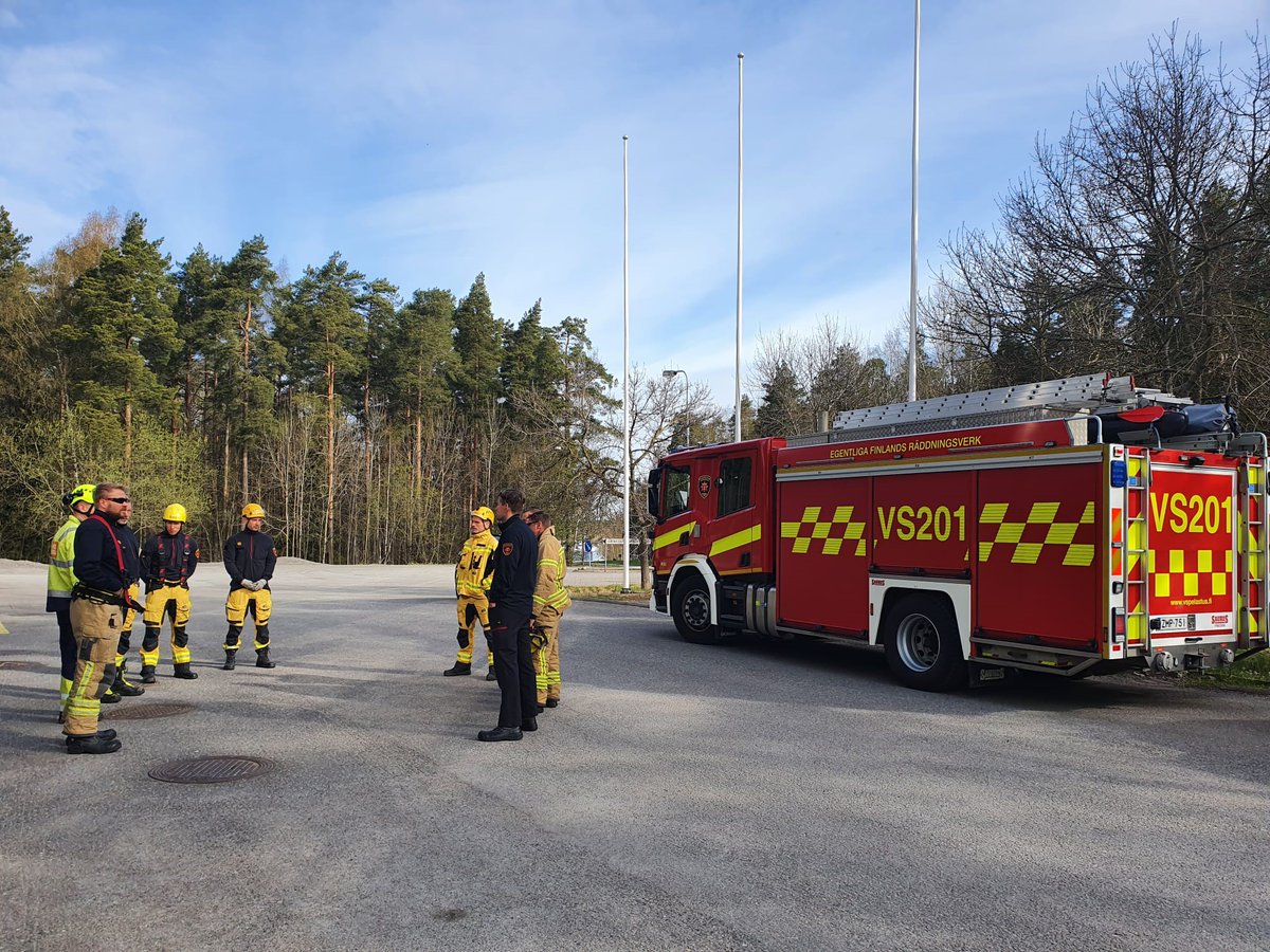 Osakkuusyhtiömme Turun Seudun Energiantuotanto Oy:n Orikedon biolämpökeskuksessa harjoitellaan tänään Varsinais-Suomen pelastuslaitoksen kanssa. Pihalla siis saattaa näkyä paloautoja, mutta onnettomuudesta ei ole kyse, vaan niihin varautumisesta.👷🧯🚒#turvallisuus #varautuminen