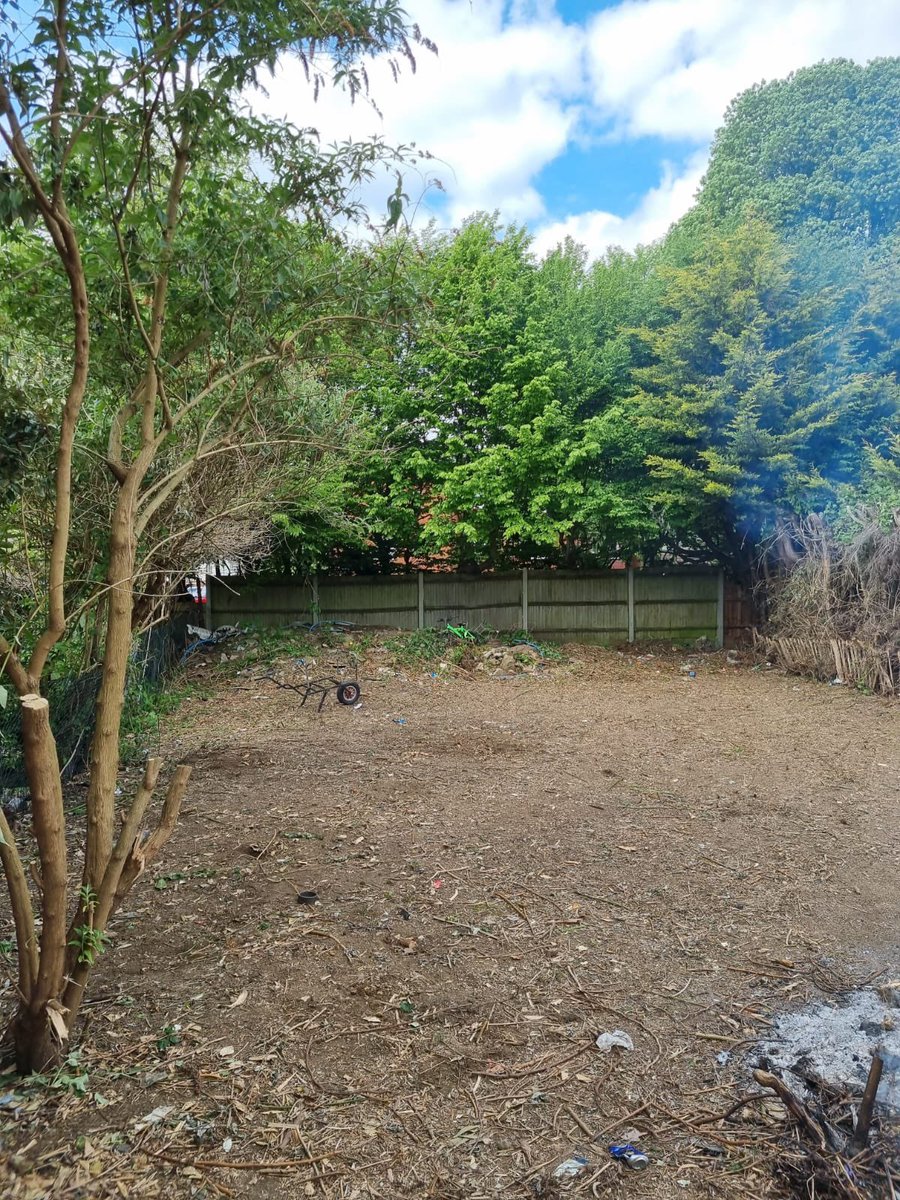 KSS_PC_Maid_TW's tweet photo. What a difference made from start to finish by a Maidstone @KSSPS_CP Team on a garden for @GoldingHomes #maidstonetaskforce @KentPoliceMaid @KSS_Probation https://t.co/oIWpBDqniJ