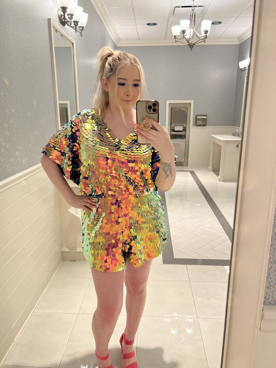 minneapolismiss's tweet photo. Taylor Swift night @VarsityTheater last night was amazing! June 18th Minneapolis Taylor Party, see you then ✨ https://t.co/fMQso6mLJm