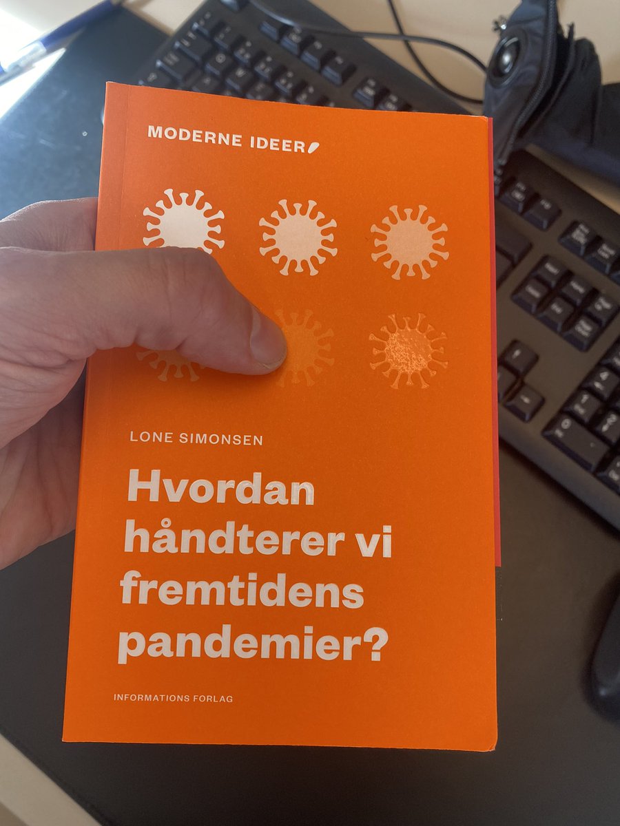 Heunicke's tweet photo. Glæder mig til at læse den her @LoneSimonsen2. Tak for at insistere på at vi hele tiden skal reflektere og blive klogere på hvad vi står foran https://t.co/50Cy4rgk0v