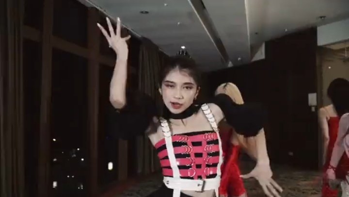 shesophiabulous's tweet photo. PURRRR QUEEN 💅 GRABE QUALITY NG TEASER!!!!! EXCITED TO SEE THE REST 👀🔥

D5 THE STAGE CHARLOTTE
#KAIAonTHESTAGEatEP
#STANWORLD #KAIA
@KAIAOfficialPH https://t.co/PumXLAnM0s