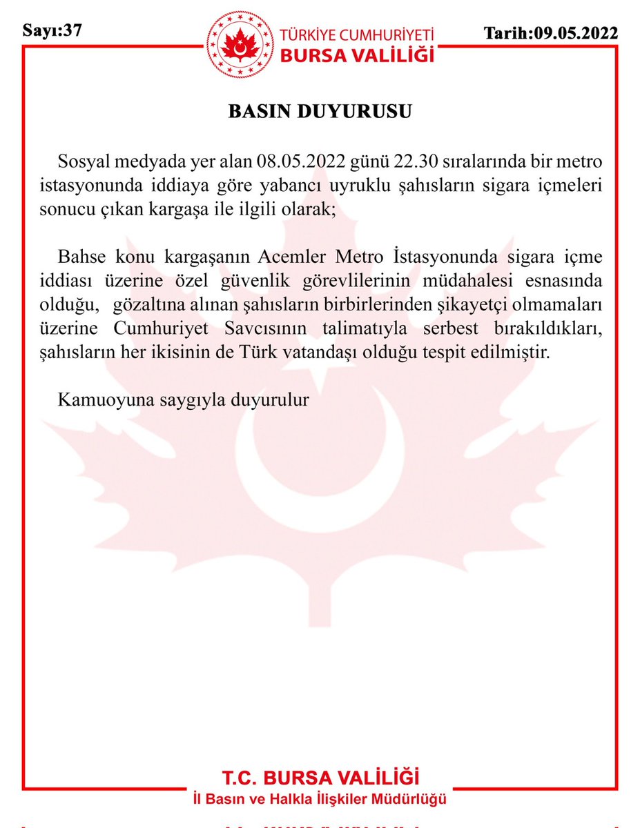 ❌ Bursa'da uyarılara rağmen metroda sigara içmeye devam eden Suriyelilerin vatandaşlar tarafından dövüldüğü iddia edildi.

✅ Bursa Valiliği, metroda sigara içenlere özel güvenliğin müdahale ettiğini ve bu kişilerin Türk vatandaşı olduğunu açıkladı. İddia yalandır.