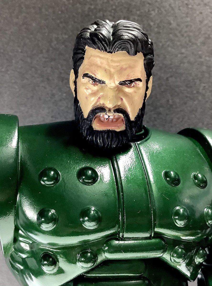 イカつい素顔もついてるでよ!(h 