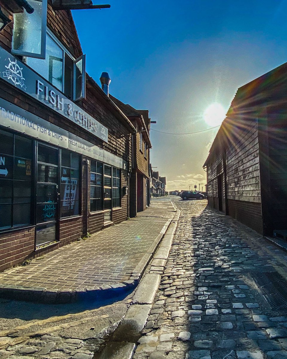 My Morning View Sandy’s Fish Bar in The Stade. We have several superb Fish and Chip outlets a stones throw from the Sea. #folkestone #fishandchips #cobbledstreets #harbour #visitfolkestone #visitkent #photography #morning #sunrise