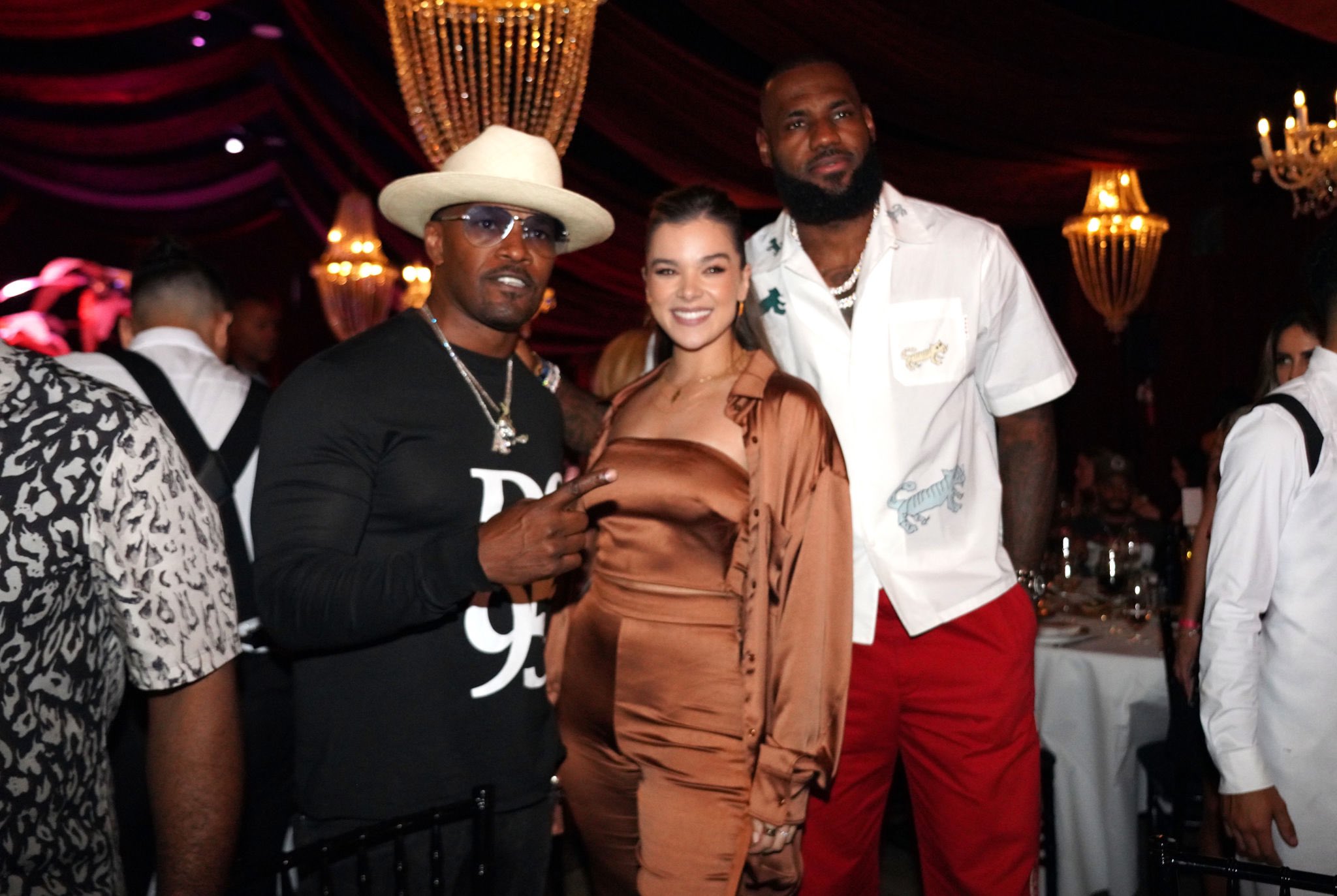 Hailee Steinfeld Updates on Twitter: "Hailee Steinfeld, LeBron James e
