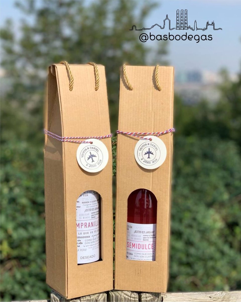 BasBodegas's tweet image. ¿Te casas y no sabes como obsequiar a tus invitados? Déjales el mejor sabor de boca con #BASBODEGAS. ¡Packs personalizables!

👰🏻‍♀️ #ytuBASdeboda 🤵🏻
🍷 #DeseadoSemidulce 🍷
🍷 #DeseadoTempranillo 🍷

Info 👉 basbodegas.com/eventos/ 

#boda #wedding #wine #PhotographyIsArt