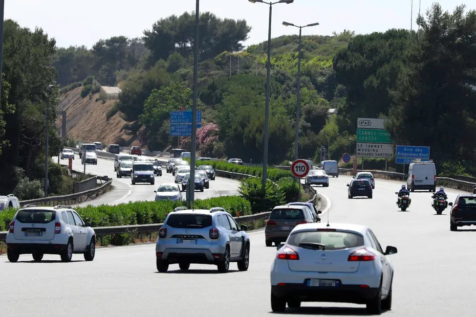 "Sur 1,5 million de véhicules analysés à proximité de grandes agglomérations, entre 8h et 10h en semaine : 82,6% ne transportaient qu'une personne à l'avant. Lutter contre l'"autosolisme" est un enjeu important pour diminuer la pollution atmosphérique"
==> swll.to/DygeMq1