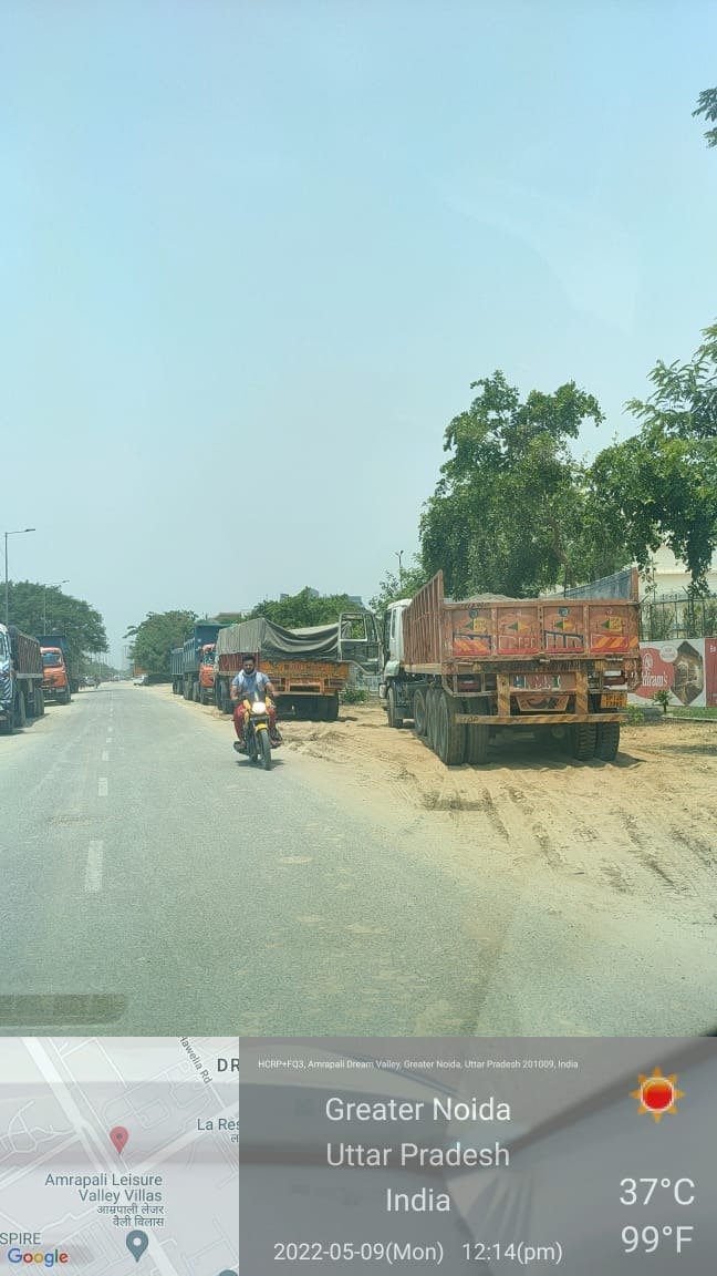श्रीमान <a href="/dcptrafficnoida/">DCP Traffic Noida</a> जी, @noidatraffic टीम के सख्त कार्यवाई की जरुरत है। <a href="/iassurendra/">Surendra Singh</a> जी ये ट्रेलर, डम्पर और ट्रक जिस कंपनी में आते जाते हैं उन पर <a href="/OfficialGNIDA/">Greater Noida Industrial Development Authority</a> की तरफ से नोटिस के साथ पेनाल्टी लगाने की कृपा करें। <a href="/ChiefSecyUP/">S.P. Goyal, Chief Secretary, GoUP</a> <a href="/akl963/">Arvind Kumar, IAS Retd</a> <a href="/noidapolice/">POLICE COMMISSIONERATE GAUTAM BUDDH NAGAR</a> <a href="/CP_Noida/">CP Noida</a> <a href="/alok24/">Alok singh</a> <a href="/Uppolice/">UP POLICE</a>