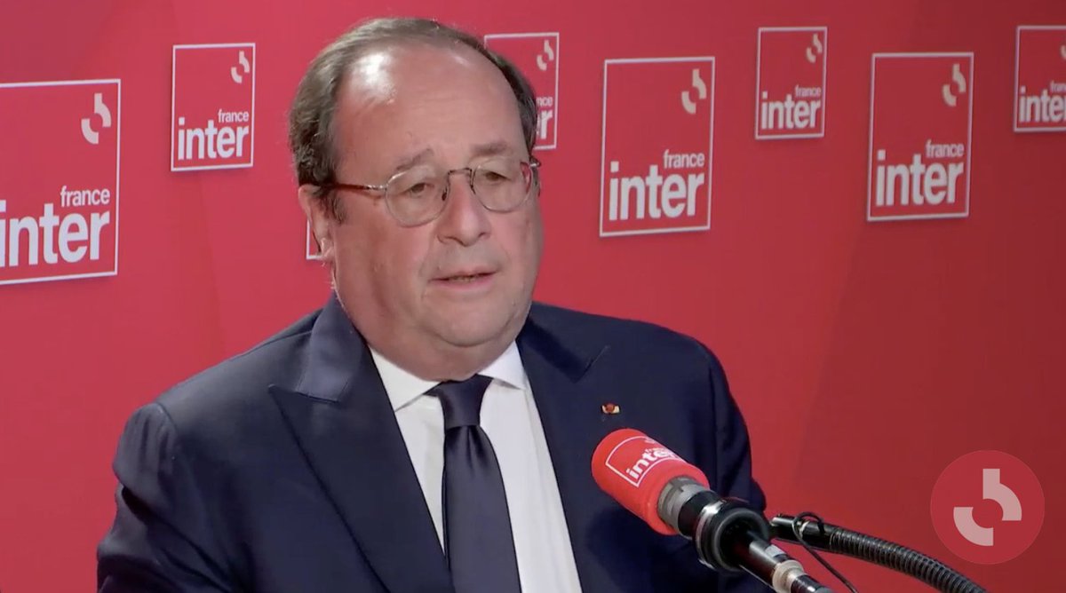 tcabarrus's tweet photo. La saillie très parlante de #fhollande adressée aux signataires de la #NUPES:
"Vouloir #desobeir aux règles #europeennes, c'est participer à un match de foot en voulant jouer avec les mains!" https://t.co/AkRKOA6DTu