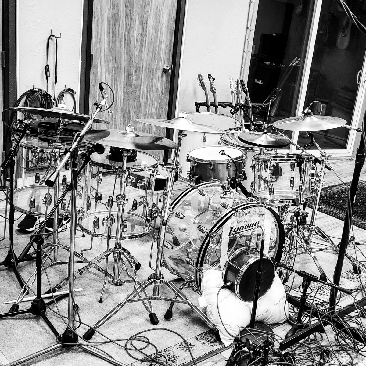 Studio setup.....Ludwig vistalite. VK titanium snare, Ildjian cymbals. Remo heads its a good day...