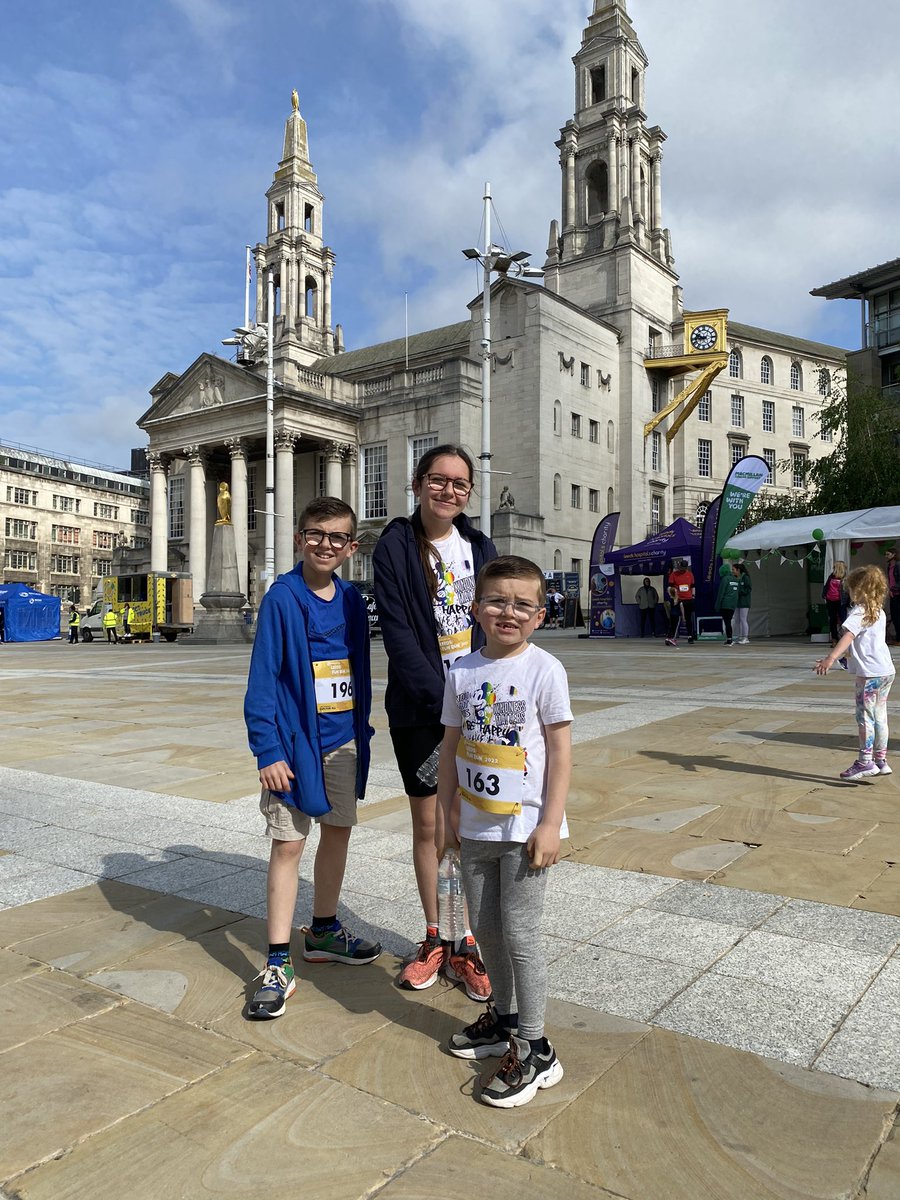 SolonynaAsia's tweet photo. Great fun run with the kids great atmosphere and even the Lord Mayor of Leeds came to chat to the kids and gave them a pin badge they were made up with it @LordMayorLeeds @RHA_Leeds @AnnaMacRHA @gorse_ruth @runforall @RHA_Y6 @pe_richmond https://t.co/UPVijB5sXB