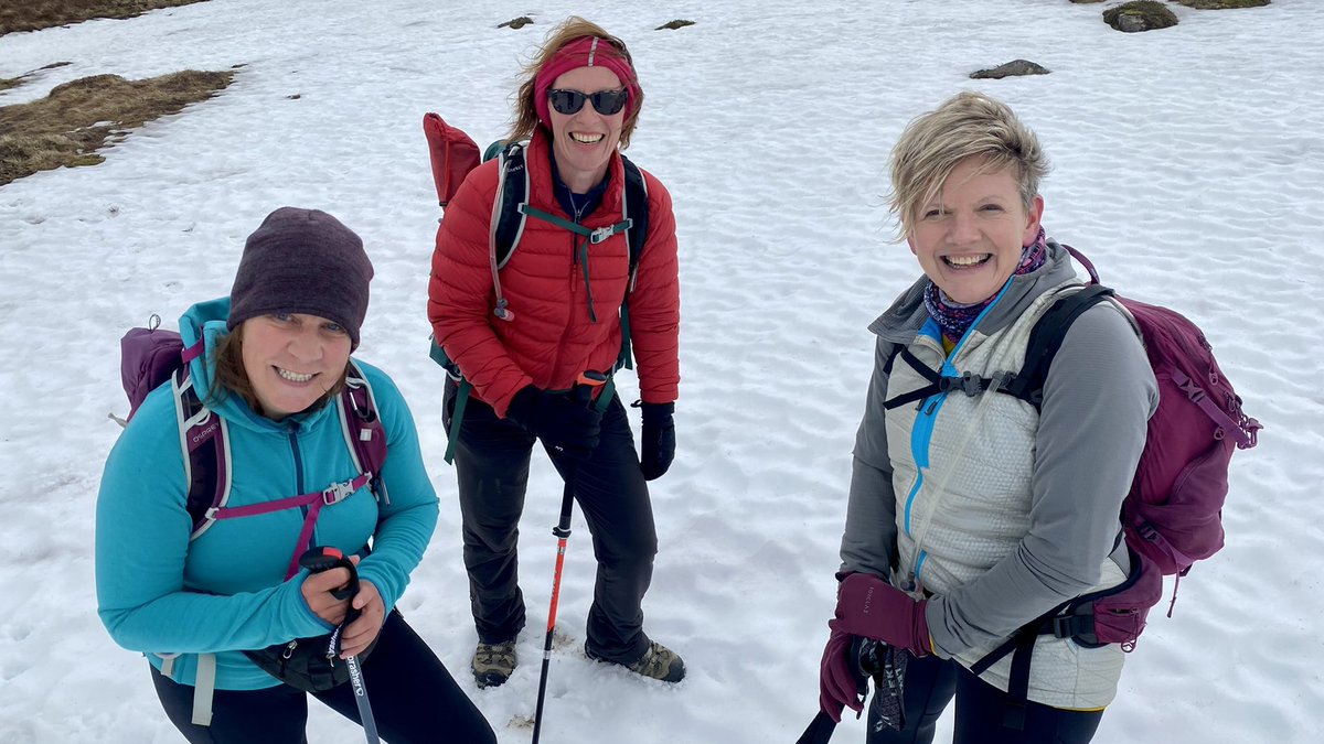 Lochnagar 5 🏔🏔🏔🏔🏔

Golden Eagle 🦅 ✅
Red deer 🦌✅
Ptarmigan ✅
Ring Ouzel ✅
Dotterel ✅
Mountain hare ✅
Dogs off leads chasing birds ✅😞☹️

#munrobagging #munros #visitcairngorms #cairngormstogether #visitaberdeenshire #balmoralestate #nurtureinscotland #wildscotland