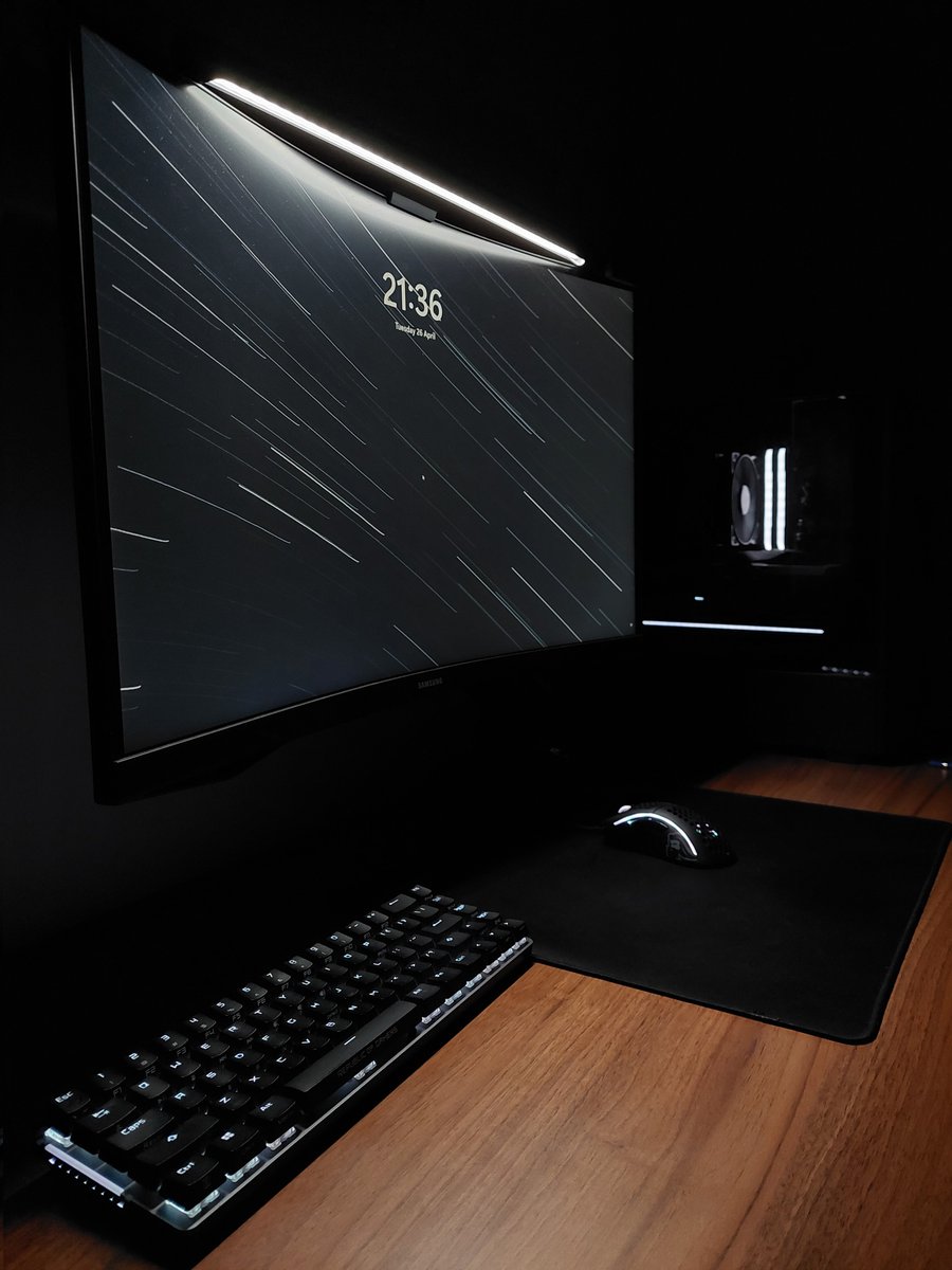 oldahrabik's tweet photo. @bitwitkyle Too lazy to turn on the light, but here is my rig.

I7-11700f
B560 Aorus AX 
2x8GB of Corsair RGB Pro SL 3200MHz CL16
Aorus RTX 3060 Elite 12GB
650W 80+ Bronze PSU
Phanteks P300A Mesh edition case
Samsung Odyssey G5 1440p 144Hz 
Glorious model D and ROG Falchion https://t.co/DWlnEfYoj8