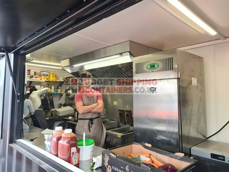 budgetcontainer's tweet photo. [NEW POST] Rooftop Street Food Kitchen for @SignatureBrew 

This brilliant case study includes all the things we love the most - beer, street food, and shipping containers!

https://t.co/M1FeHD6Oik 

#ShippingContainers #convertedcontainers #streetfood #containergeeks https://t.co/1PmXERuTDh