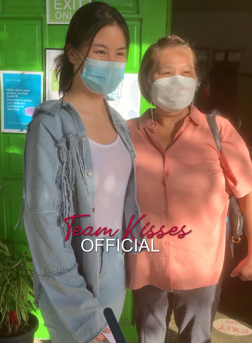 TEAM KISSES OFFICIAL π (@teamkissesofc) on Twitter photo A fellow voter has requested a photo op with Kisses Delavin, which she gladly accepts.
P.S. Ayan po may face reveal na, bawal lang po walang face mask. And yes, she is smiling behind.
<a href="/KissesDelavin/">Kisses Delavin</a>
#KissesDelavin
#Kissables
-Siblings A fellow voter has requested a photo op with Kisses Delavin, which she gladly accepts.
P.S. Ayan po may face reveal na, bawal lang po walang face mask. And yes, she is smiling behind.
<a href="/KissesDelavin/">Kisses Delavin</a>
#KissesDelavin
#Kissables
-Siblings