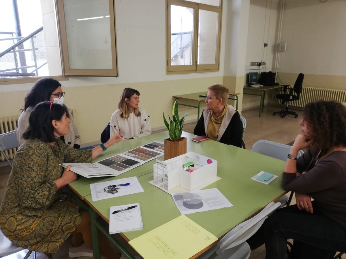 FundacioCarulla's tweet photo. @escola_im A @CervantesEscola creuen que la cultura es va convertir en una eina imprescindible durant el confinament. En aquest centre finalista als Premis Baldiri l'educació i la cultura són fórmules de transformació i també d'esperança. 🎭🧡  Hi som.

#jurat #elsBaldiri #FundacióCarulla https://t.co/UIIQGn4TI8