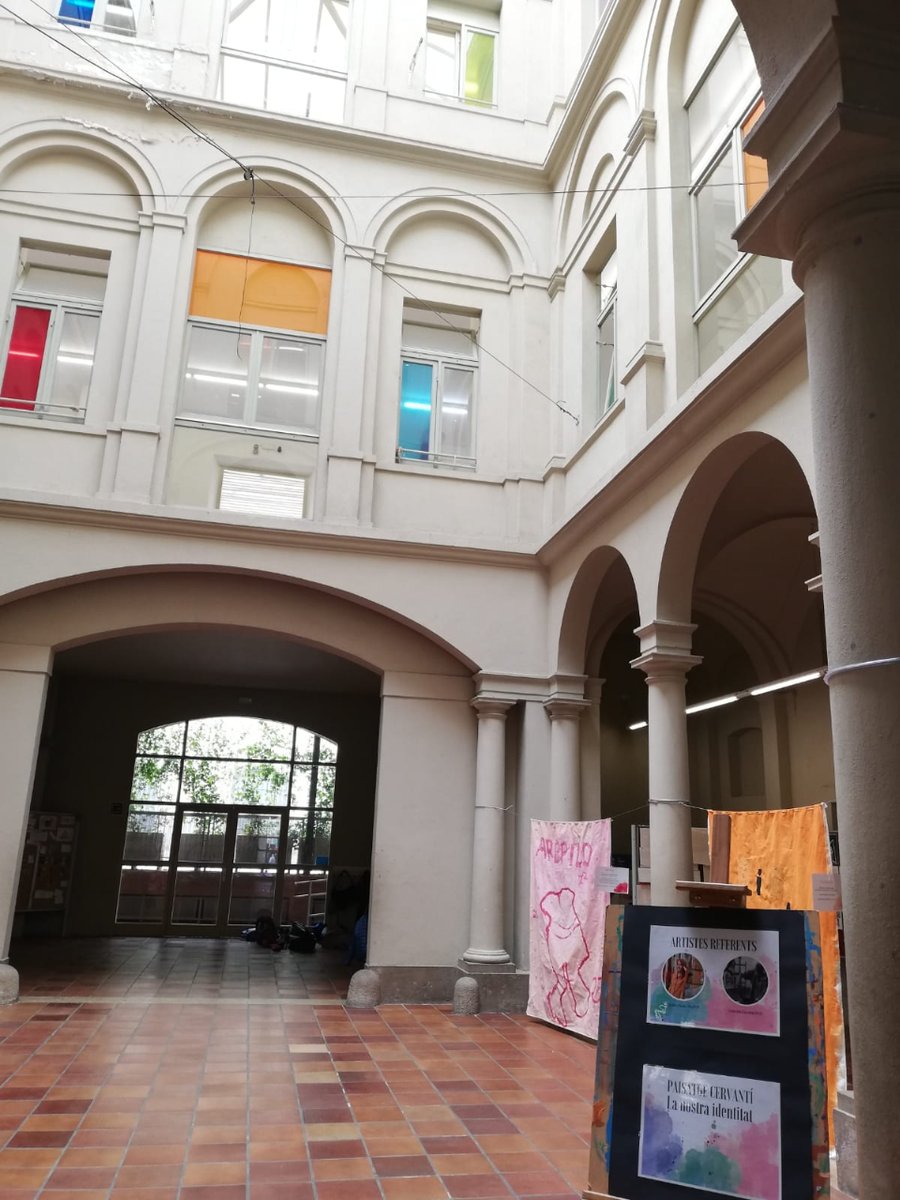 FundacioCarulla's tweet photo. @escola_im A @CervantesEscola creuen que la cultura es va convertir en una eina imprescindible durant el confinament. En aquest centre finalista als Premis Baldiri l'educació i la cultura són fórmules de transformació i també d'esperança. 🎭🧡  Hi som.

#jurat #elsBaldiri #FundacióCarulla https://t.co/UIIQGn4TI8