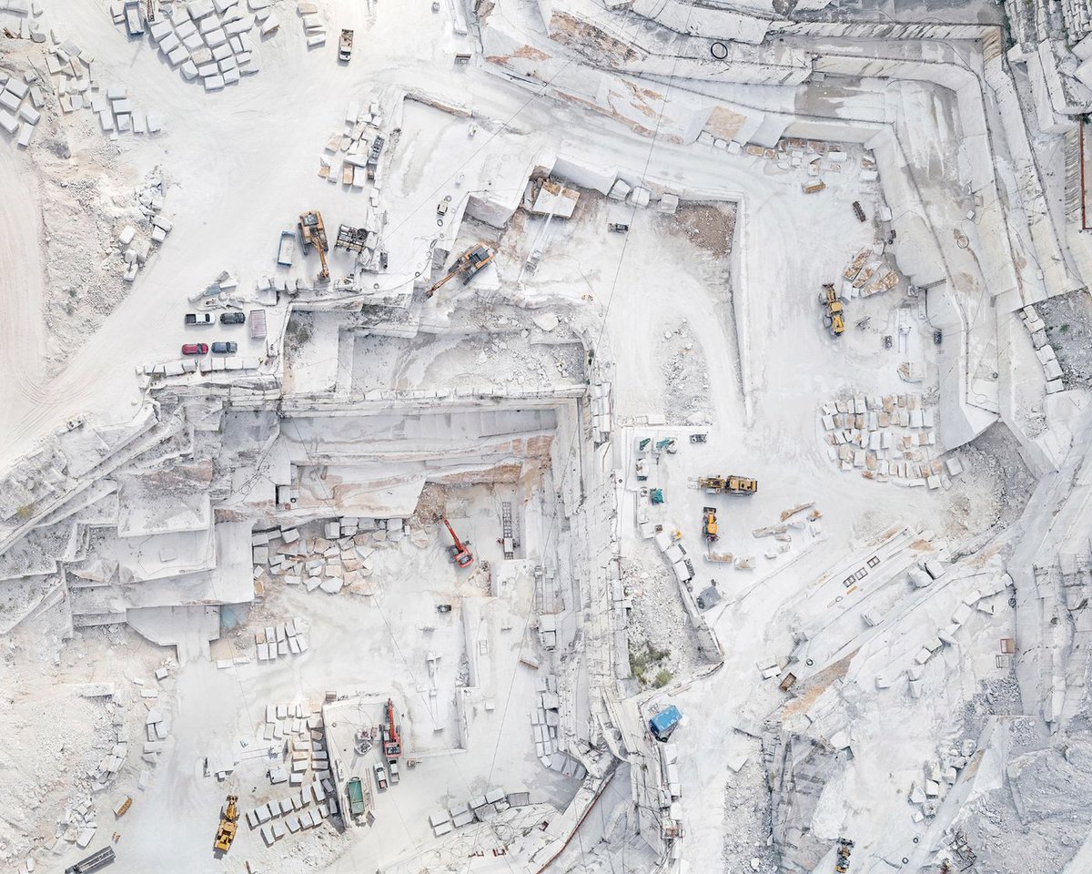 Marialovessea's tweet photo. #BrutalMonday
Ca r r a r a S e r i e s #BernhardLang 2017
Fotografías aéreas de Bernard Lang que muestran el proceso de extracción de la piedra de #Carrara en los Alpes Apuanos en #Italia
#ContemporaryClassics
"Divenire" (To become) · Ludovico Einaudi
🎶 https://t.co/rsH3FN55Nd https://t.co/CLpcL47gS0