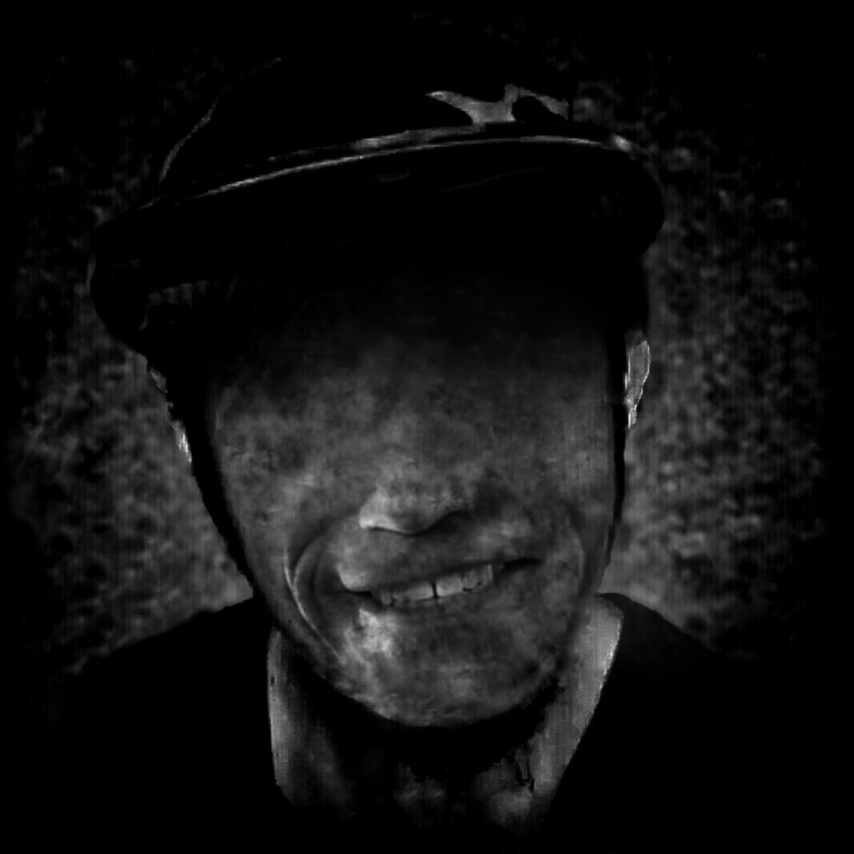 Chapter 1 : Knock Knock Knock

It's behind the door...... 

008 : T800 Smile V    0.013 $ETH

8th night : Hey boy, I'm smiling at you like this. 
Do I look like a human?

Story from the Dark. #8mm #filmnoir

opensea.io/assets/0x495f9…