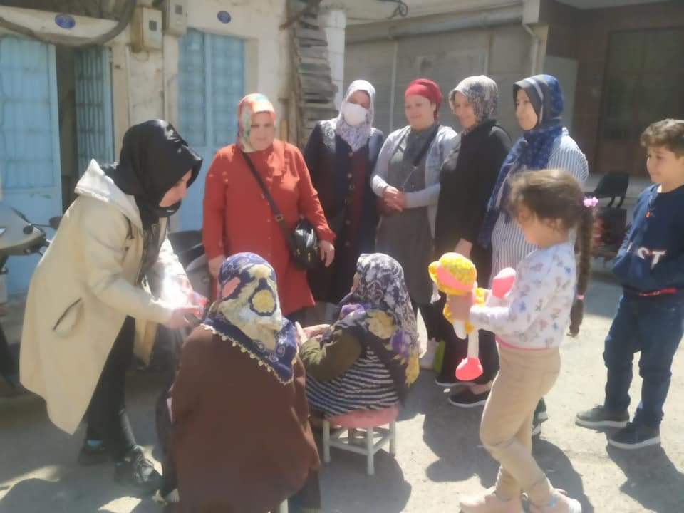 Mili beka hareketi kadın kolları başkanımızın önderliğinde yönetim kurulu olarak yaşlı annelerimizi ziyaret edip ellerini öpüp hayır dualarını aldılar  naçizane hediyelerimizi kıymetli annelerimize taktim ettiler..MİLİ BEKA HAREKETİ KADIN KOLLARI BAŞKANLIĞI