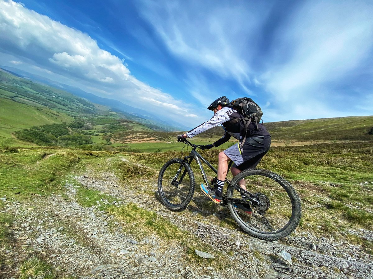 mtbcymru's tweet photo. A little #MondayMotivation from the Cambrian Mountains of mid Wales…

#transcambrianway #mtb #cycling #wales #visitwales https://t.co/7zvE19FDfK