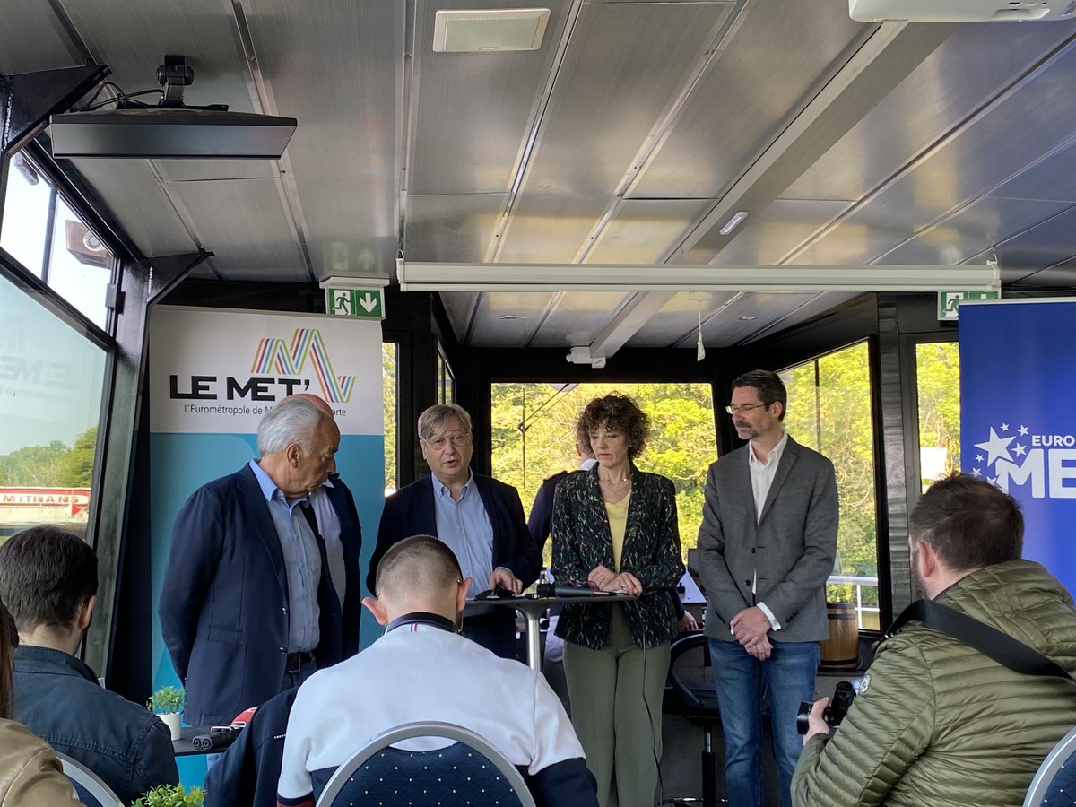 GauthierMetzM's tweet photo. Présentation du projet Metz’O! François GROSDIDIER, maire de Metz et président de l’Eurometropole de Metz présente le projet de navette fluviale au sein de l’agglomération en présence de Manuel Brocart,Beatrice Agamennone, Bernard Staudt et Jean-Marie Nicolas https://t.co/BVnqHWJ0b2