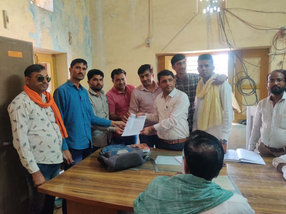 माननीय मुख्यमंत्री <a href="/ashokgehlot51/">Ashok Gehlot</a> जी तकनीकी कर्मचारियों के धैर्य की परिक्षा मत लो, समय रहते हुये बिजली कर्मचारियों की मांगे पूरी करों, तकनीकी कर्मचारी आपके आभारी रहेगें <a href="/BSBhatiInc/">Bhanwar Singh Bhati</a> 
#ops_लागूकरो
#इंटर_डिस्कॉम_स्थानांतरण_करो
#हार्ड_ड्यूटी_अलाउंस_लागू_करो
#RVTKA_1JUNE_JAIPUR_CHALO