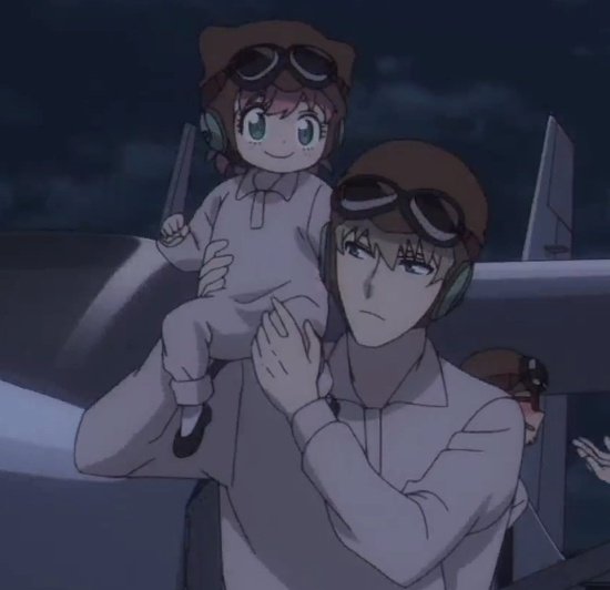HourlyAnya_'s tweet photo. Loid holding Anya every time💖 https://t.co/Gs6TYJQWcq
