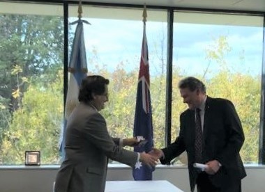 ARGinAustralia's tweet photo. Tuvimos el gran orgullo de realizar la ceremonia de presentación de los premios “Raices” y “Leloir” al Dr. Victor Sadras y al Dr. Germán Spangenberg, respectivamente.
https://t.co/kBS2WZG9UL

#premioraices #premioleloir https://t.co/WF6xxFrwMh
