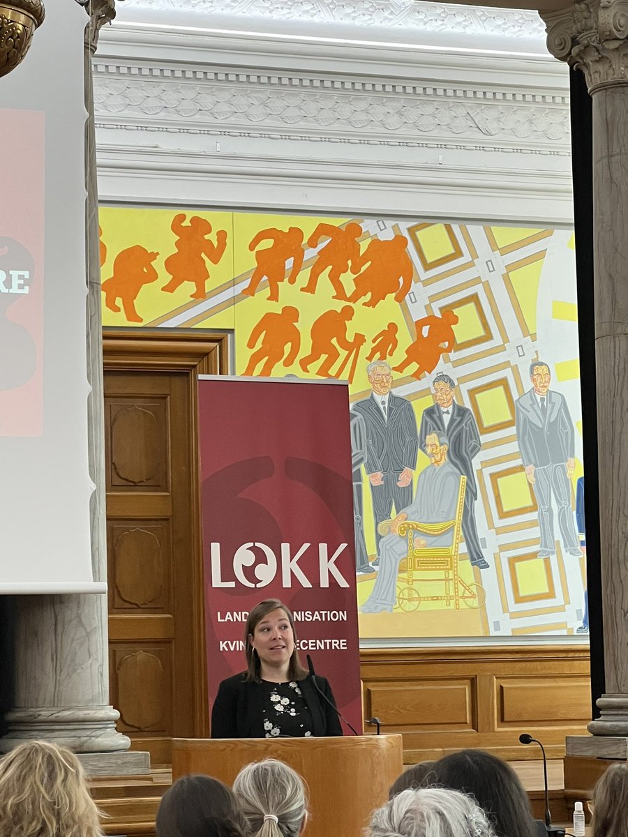 LOKK_dk's tweet photo. Det er ikke den enkeltes kamp at gøre op med partnervold. Det er samfundets opgave, siger @Astridkrag til LOKKs konference om partnervold og partnerdrab https://t.co/of1iPajx6n