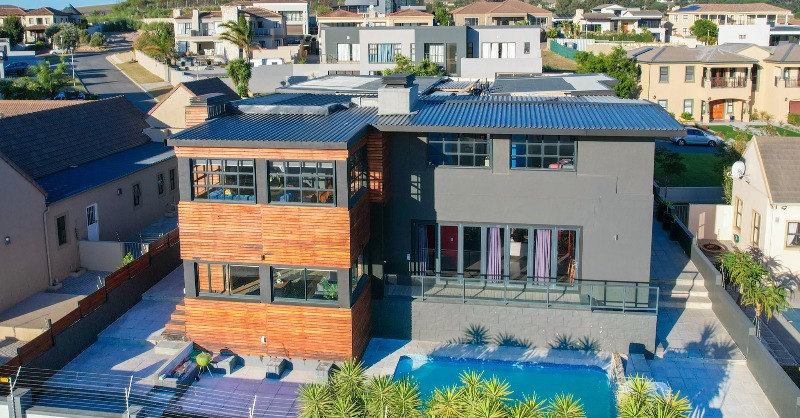 JawitzProp's tweet photo. A masterpiece of craftsmanship and design. This property offers you a modern contemporary feel boasting space and amazing views.

Click on our link to see more!
Registered with the PPRA.
#Jawitz #RealLifeRealEstate #kuilsriver