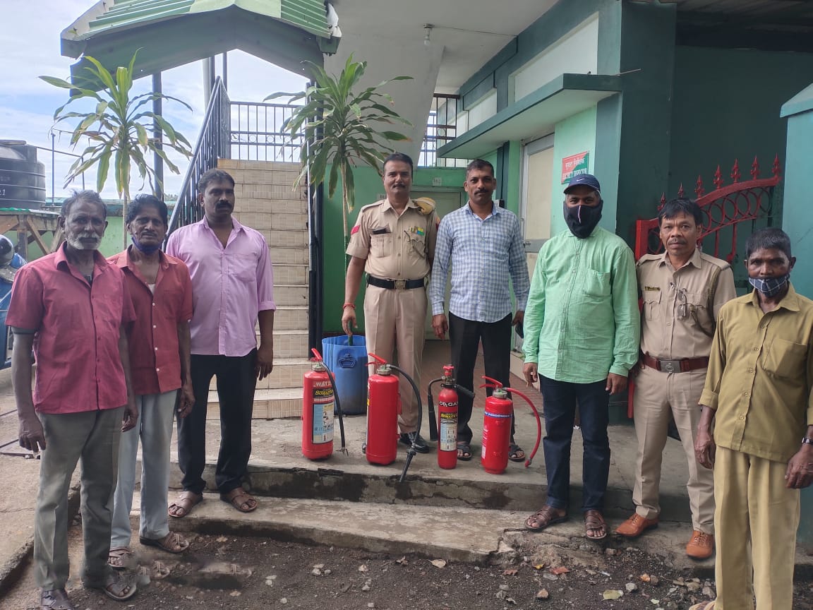 FireService_ANP's tweet photo. Fire Prevention Is Our Intention!

#FireSafety awareness program was conducted at Chatham Saw Mill by #FSChatham and 15 staff of forest Dept. were sensitized.
#AzadiKaAmritMahotsav
@MediaRN_ANI @DGPANIslands @Andaman_Admin https://t.co/Wr2b4FdmXL