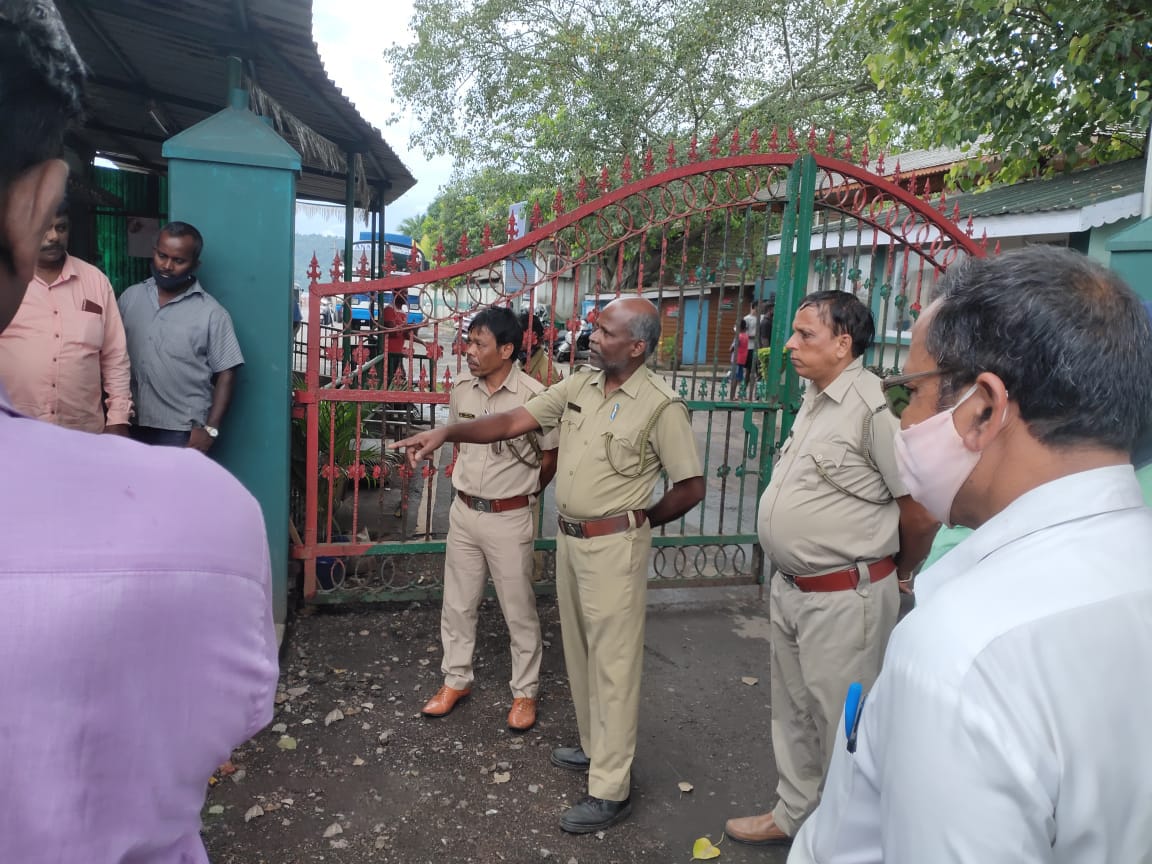 FireService_ANP's tweet photo. Fire Prevention Is Our Intention!

#FireSafety awareness program was conducted at Chatham Saw Mill by #FSChatham and 15 staff of forest Dept. were sensitized.
#AzadiKaAmritMahotsav
@MediaRN_ANI @DGPANIslands @Andaman_Admin https://t.co/Wr2b4FdmXL