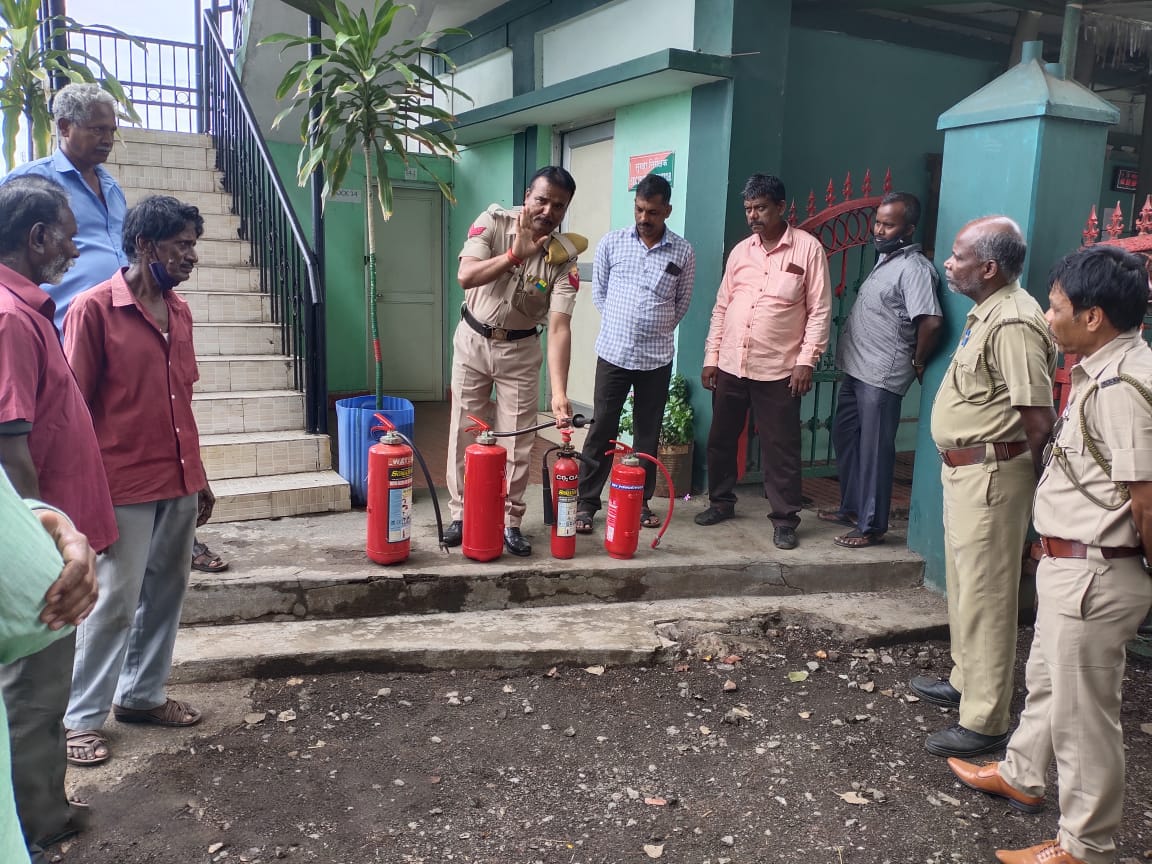 FireService_ANP's tweet photo. Fire Prevention Is Our Intention!

#FireSafety awareness program was conducted at Chatham Saw Mill by #FSChatham and 15 staff of forest Dept. were sensitized.
#AzadiKaAmritMahotsav
@MediaRN_ANI @DGPANIslands @Andaman_Admin https://t.co/Wr2b4FdmXL