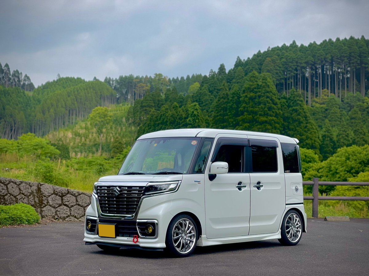 kazu_mk53s_spa's tweet photo. 軽く自己紹介したいと思います✨
名前：Kazu
性別：男
年齢：22
出身：宮崎
身長：171cm
車種：Spacia custom （mk53s）
足回り：BLITZ
ホイール：Weds maverick 1212f
好き：車/光り物/食べる事

会った時は気軽に声かけてください👍

#車好きな人と繋がりたい 
#スペーシアカスタム
#宮崎 https://t.co/Phi6vzaNuk