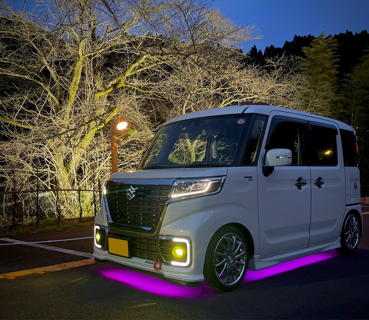 kazu_mk53s_spa's tweet photo. 軽く自己紹介したいと思います✨
名前：Kazu
性別：男
年齢：22
出身：宮崎
身長：171cm
車種：Spacia custom （mk53s）
足回り：BLITZ
ホイール：Weds maverick 1212f
好き：車/光り物/食べる事

会った時は気軽に声かけてください👍

#車好きな人と繋がりたい 
#スペーシアカスタム
#宮崎 https://t.co/Phi6vzaNuk
