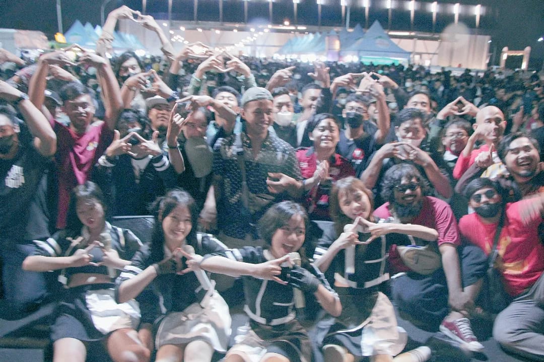 SaywonOfficial's tweet photo. OTSUKARE SASAGEYO#3 !!!

Terima kasih buat para Winner yg sudah menyempatkan datang, terima kasih buat Japanholic Soloraya (ada twitternya gak sih?) yg sudah menyelenggarakan event yg luar biasa ini dan terima kasih sudah mengundang Say!Won! https://t.co/6W39wqTZk9
