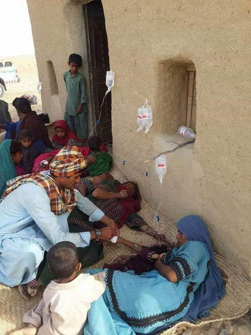 Zara_Baloch26's tweet photo. صحت تو بنیادی انسانی حق ہے مگر  اربوں روپے خرچ ہونے کے باوجود بلوچستان کی عوام کو علاج کی سہولیات میسر نہیں ہیں۔
@mmatalpur
 @Jam__Baloch
 @hafsa__baloch
 @SherM_BRP
 @ImaanZHazir 
#Balochistan 
#BalochHealthMatters https://t.co/Xp1bL5TZxQ