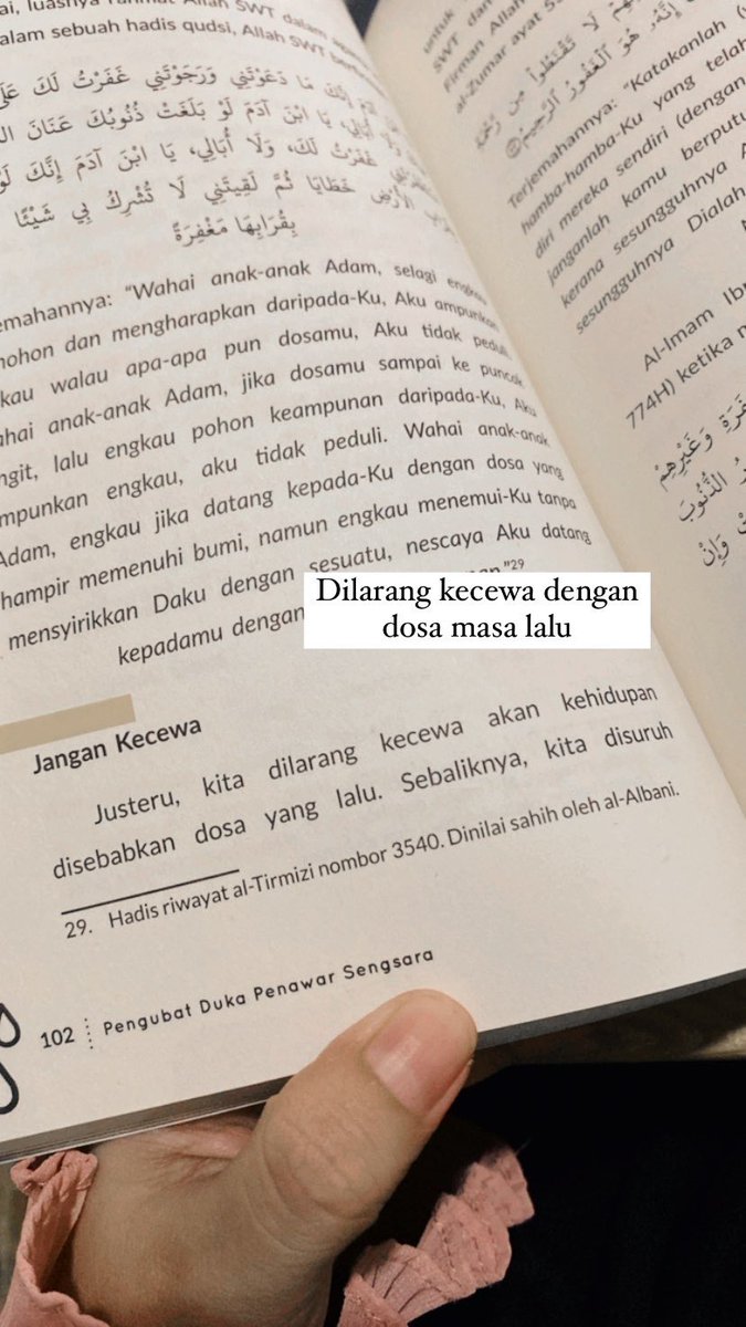 HusnaReads's tweet photo. Kemaafan ada dua hala:

1. Memaafkan orang lain
2. Memaafkan diri sendiri.

Manusia selalu lupa maaf yang kedua. https://t.co/tcE96bOyZK