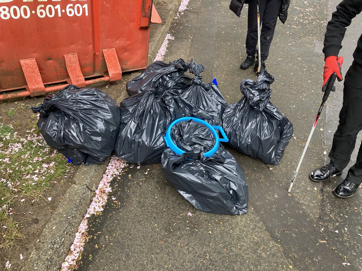 We collected 8 bags of rubbish as part of our Keep Scotland Beautiful Big Spring Clean from the local community. Thank you to all who came!
