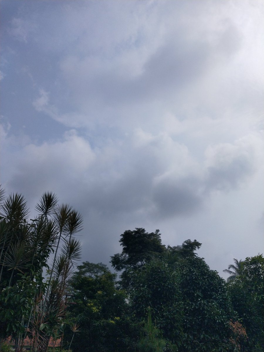 peachskychan's tweet photo. Hello, coming by to say I might be ia for the upcoming 3 days since I'm on holiday and the internet connection here is soooo slow 🥲🥲🥲 but I will try to regularly check twitter for Victon comeback updates #CHAOS 💙💛 #VICTONISCOMING https://t.co/QjwMs4Q9d1