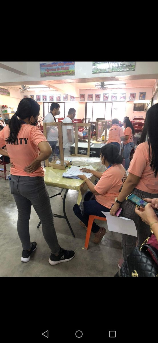 haryoungthere's tweet photo. Hiiii please help me RT this. Helping a friend from Taguig. Sira yung VCM sa kanila, nagmimisread daw. Kanina pa silang 7am don. Eto screenshots and proof na sinend nya saken #VoteReportPH @COMELEC https://t.co/NmGnW7xPJq