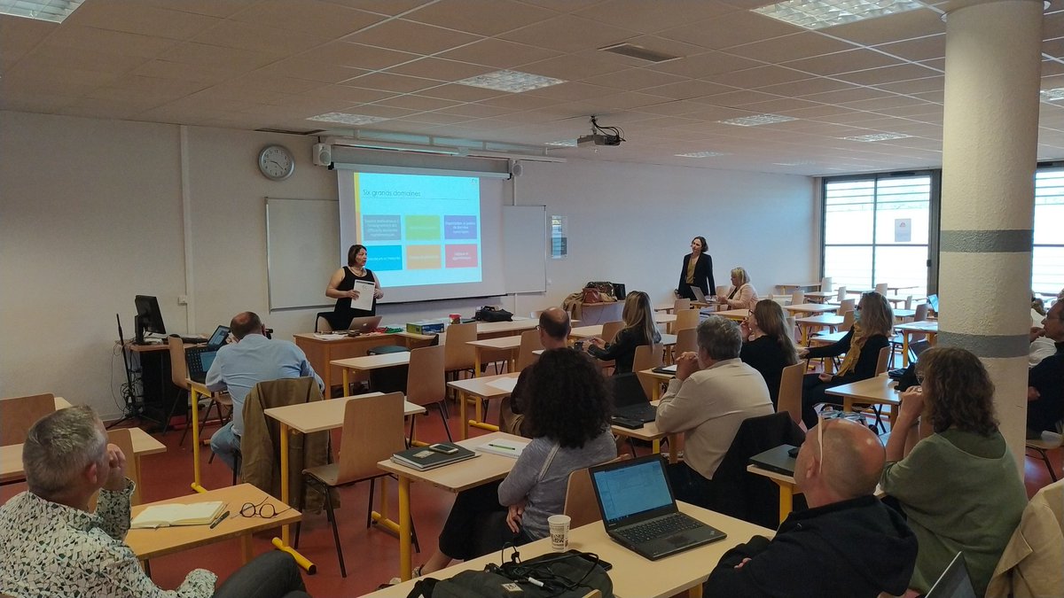 Intervention de Claire Winder auprès des RMC de @AcademieNice dans le cadre du #planmaths ce matin. Au programme, petite présentation de la #COPIRELEM, puis résolution de problèmes géométriques. Travail sur la géométrie mentale cet après midi en ateliers. @PierrePimari