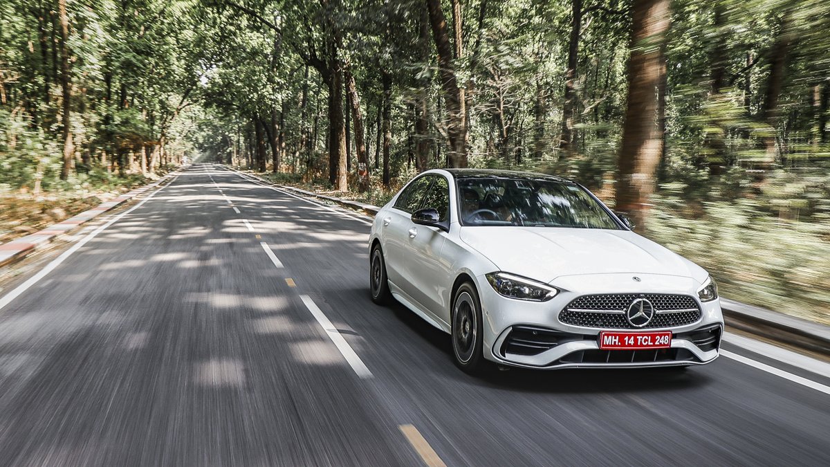 CarWale's tweet photo. DRIVEN! We have driven the new-gen Mercedes-Benz C-Class C300d! Does it feel like a baby S-Class or it is just a grown C-Class? Read our first-drive review to find out: https://t.co/p0y6klujYg
#CWDrive #MercedeBenz @MercedesBenzInd https://t.co/5THg3IpZa8